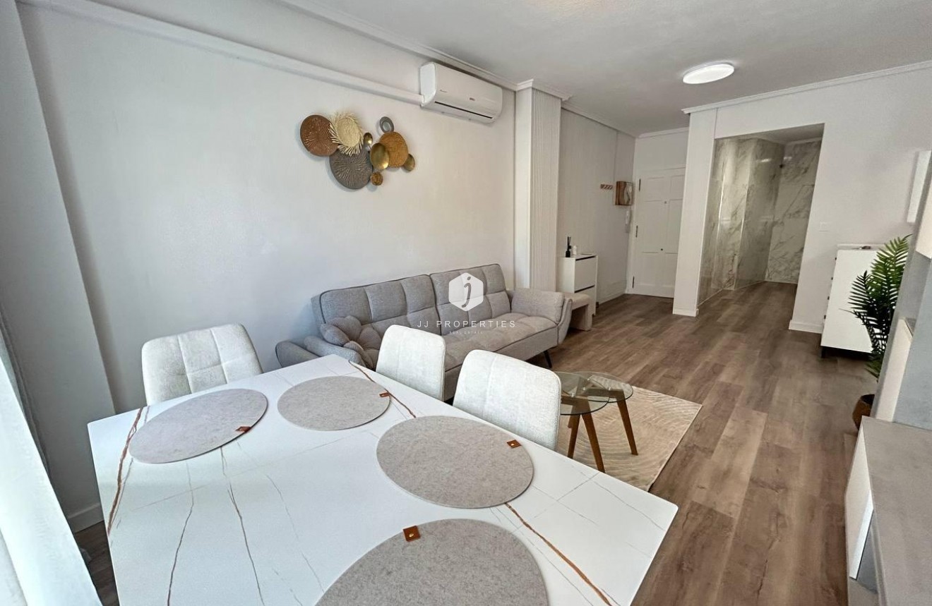 Resale - Apartment / flat -
Torrevieja - Estacion de autobuses