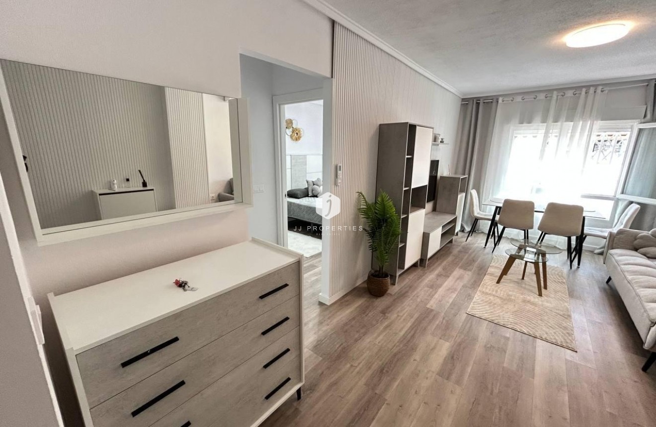 Resale - Apartment / flat -
Torrevieja - Estacion de autobuses