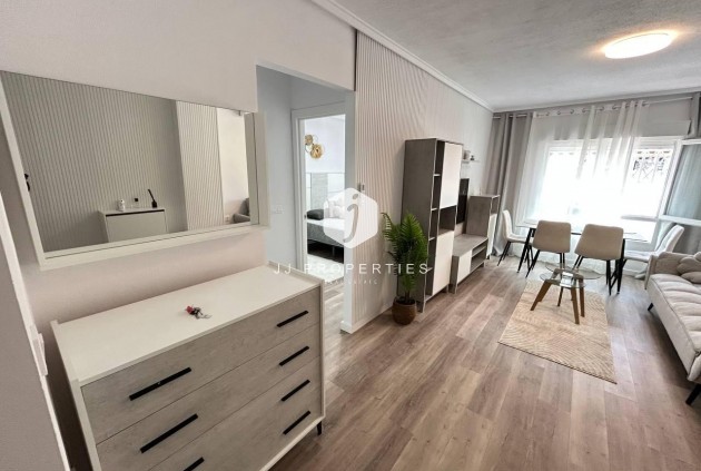 Resale - Apartment / flat -
Torrevieja - Estacion de autobuses