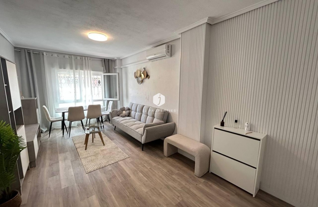 Resale - Apartment / flat -
Torrevieja - Estacion de autobuses