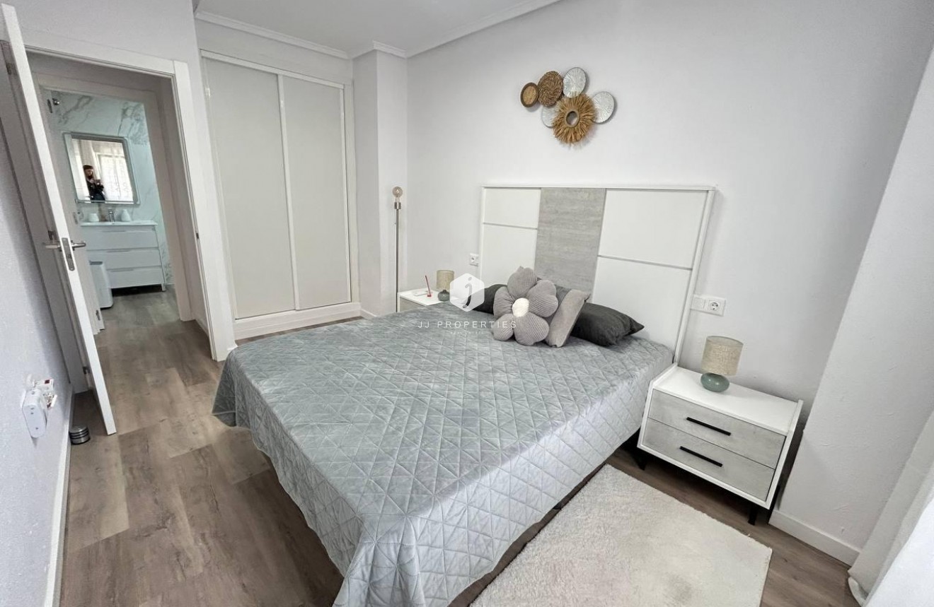 Resale - Apartment / flat -
Torrevieja - Estacion de autobuses