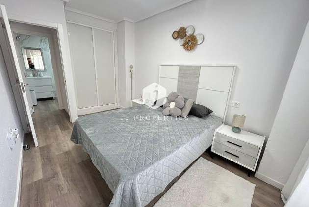 Resale - Apartment / flat -
Torrevieja - Estacion de autobuses