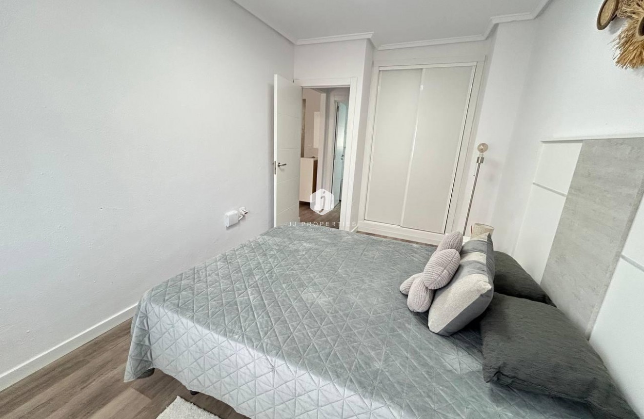 Resale - Apartment / flat -
Torrevieja - Estacion de autobuses