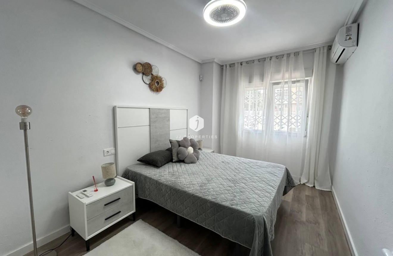 Resale - Apartment / flat -
Torrevieja - Estacion de autobuses