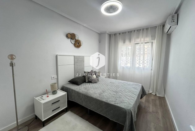 Resale - Apartment / flat -
Torrevieja - Estacion de autobuses
