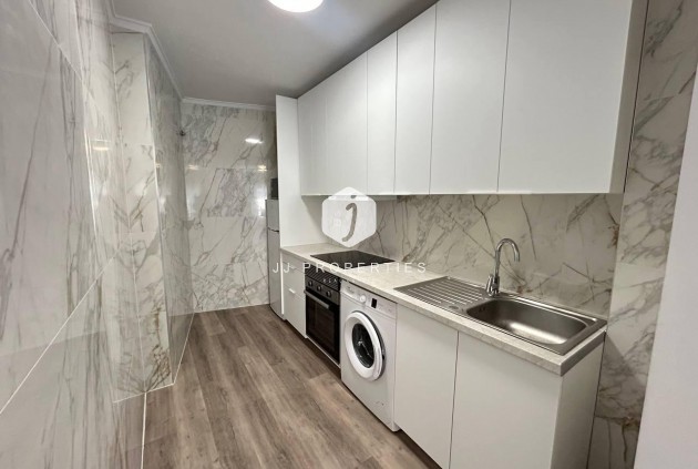 Resale - Apartment / flat -
Torrevieja - Estacion de autobuses
