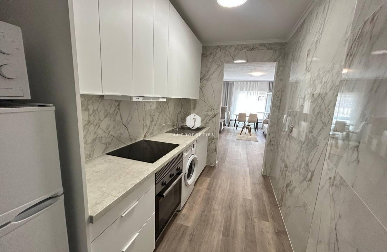 Resale - Apartment / flat -
Torrevieja - Estacion de autobuses
