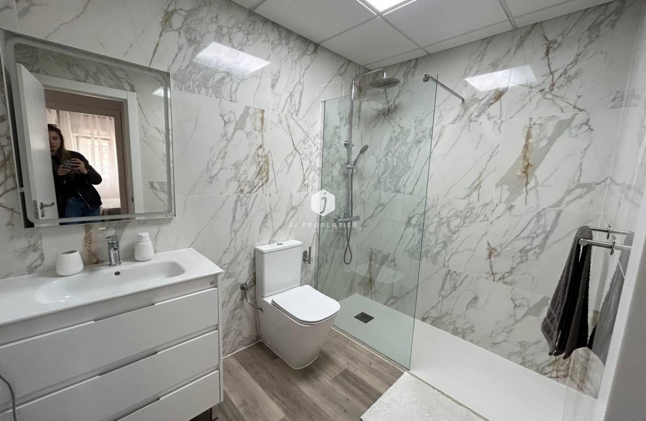 Resale - Apartment / flat -
Torrevieja - Estacion de autobuses