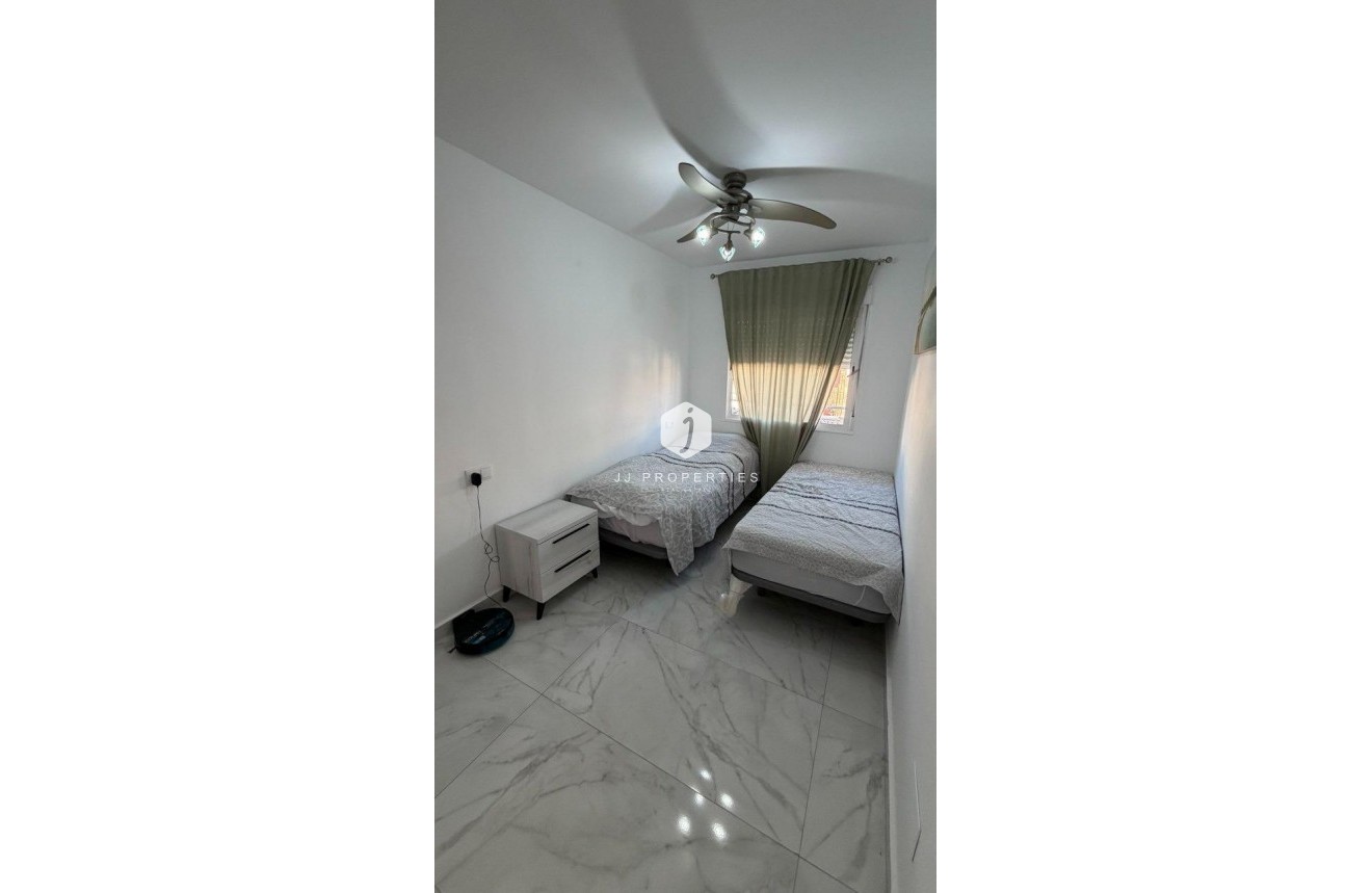 D'occasion - Appartement -
Torrevieja - Curva Del Palangre
