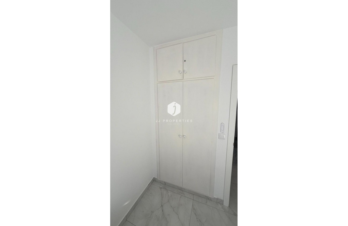 D'occasion - Appartement -
Torrevieja - Curva Del Palangre