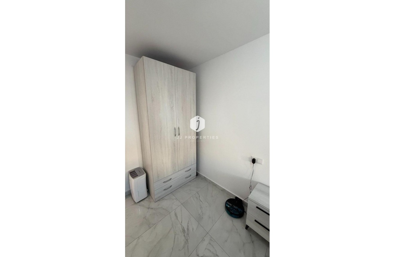 D'occasion - Appartement -
Torrevieja - Curva Del Palangre
