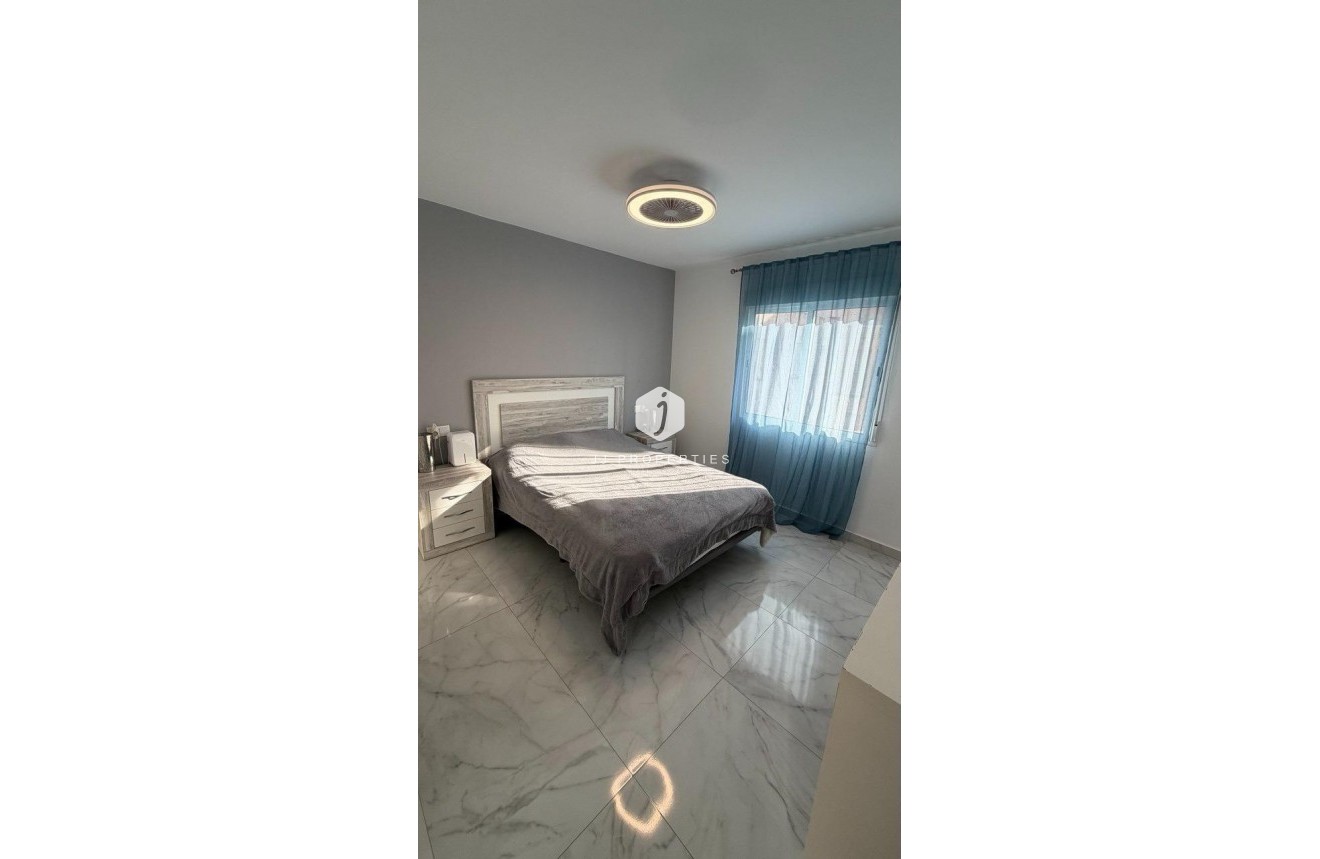 D'occasion - Appartement -
Torrevieja - Curva Del Palangre