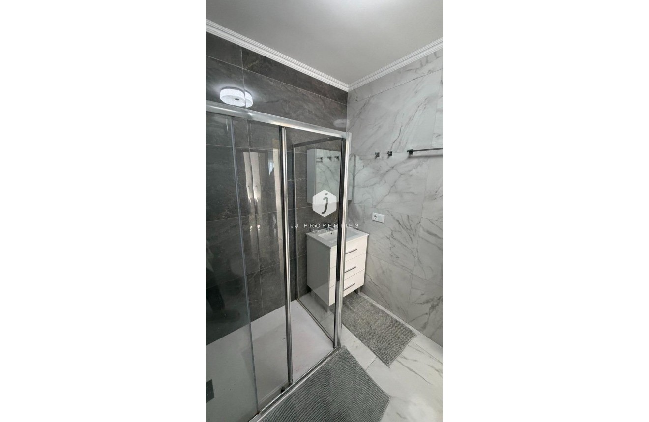 D'occasion - Appartement -
Torrevieja - Curva Del Palangre