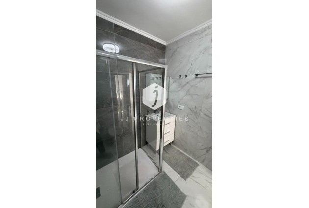 D'occasion - Appartement -
Torrevieja - Curva Del Palangre