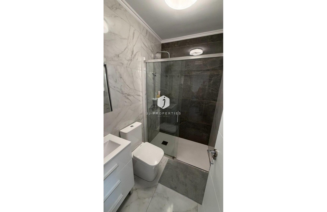D'occasion - Appartement -
Torrevieja - Curva Del Palangre