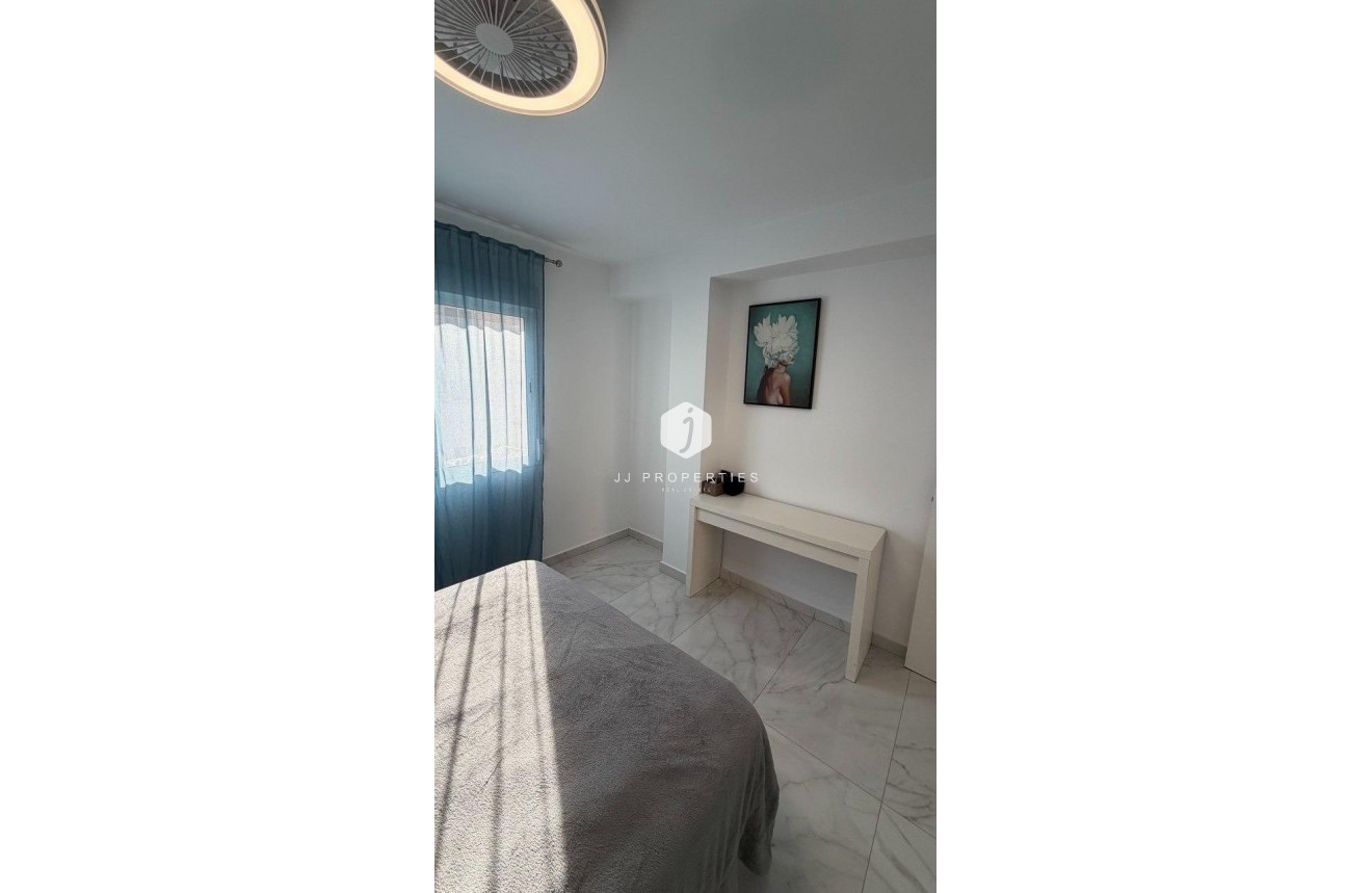 D'occasion - Appartement -
Torrevieja - Curva Del Palangre