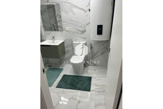 Aus zweiter Hand - Wohnung -
Torrevieja - Centro
