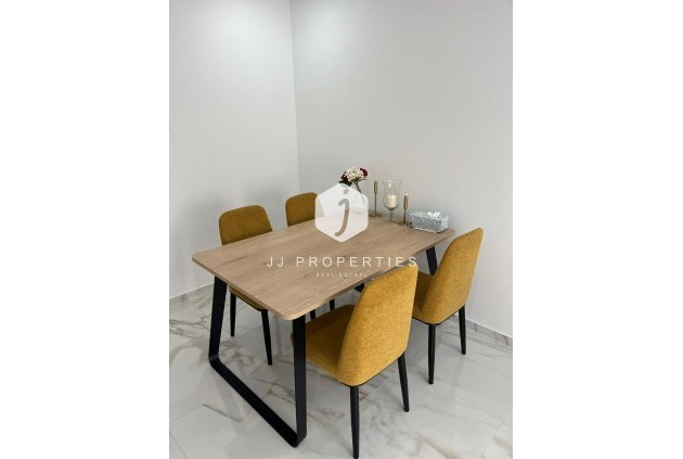 Aus zweiter Hand - Wohnung -
Torrevieja - Centro
