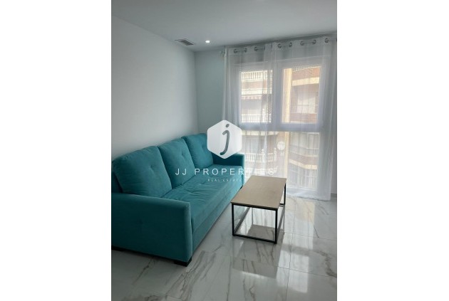 Aus zweiter Hand - Wohnung -
Torrevieja - Centro