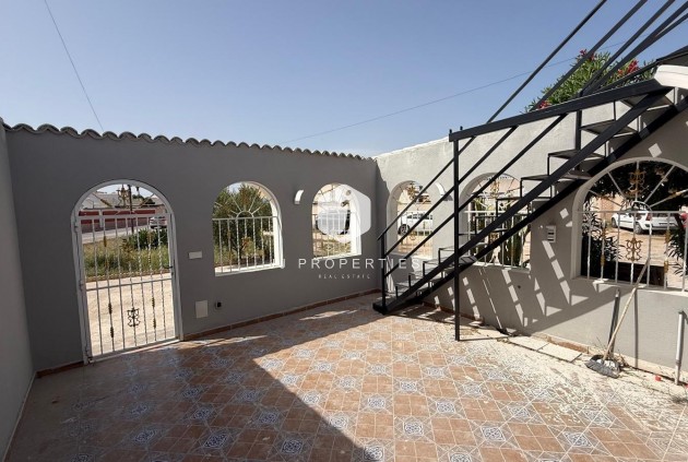 Segunda mano - Chalet -
Torrevieja - Torreta Florida