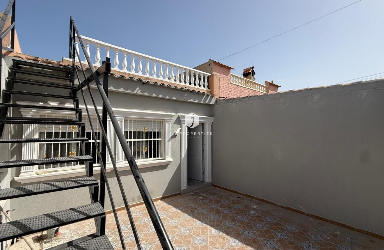 Segunda mano - Chalet -
Torrevieja - Torreta Florida