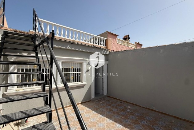 Segunda mano - Chalet -
Torrevieja - Torreta Florida