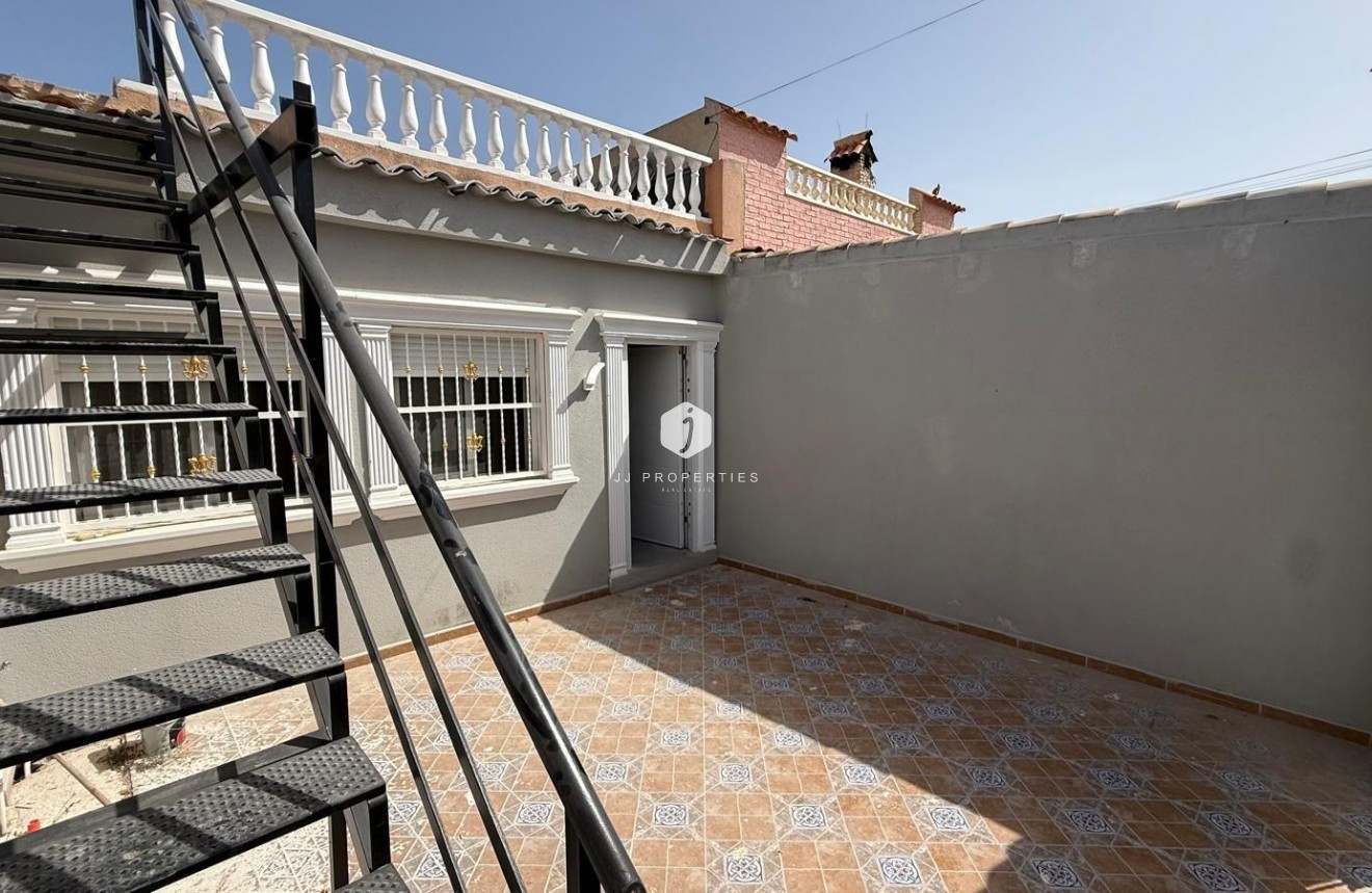Segunda mano - Chalet -
Torrevieja - Torreta Florida