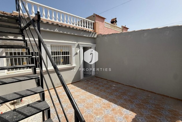 Segunda mano - Chalet -
Torrevieja - Torreta Florida
