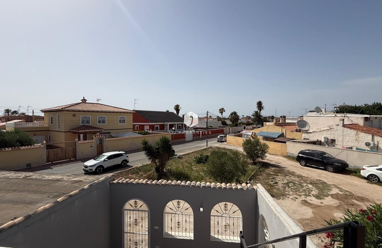 Segunda mano - Chalet -
Torrevieja - Torreta Florida