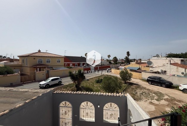 Segunda mano - Chalet -
Torrevieja - Torreta Florida