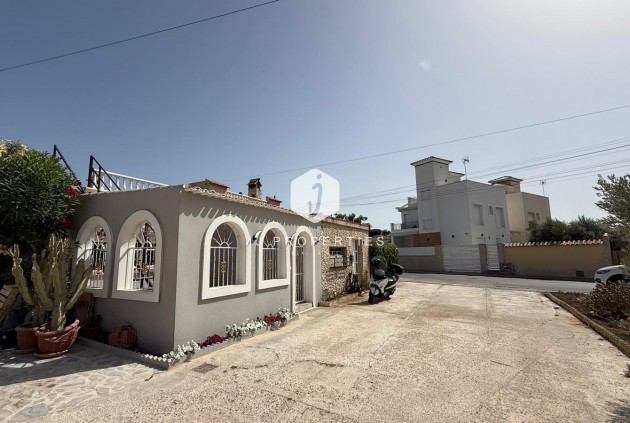 Segunda mano - Chalet -
Torrevieja - Torreta Florida