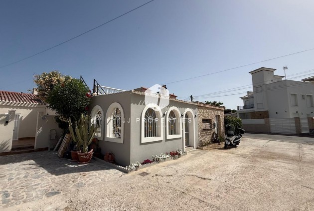 Segunda mano - Chalet -
Torrevieja - Torreta Florida
