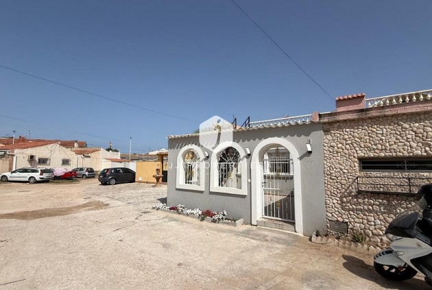 Segunda mano - Chalet -
Torrevieja - Torreta Florida