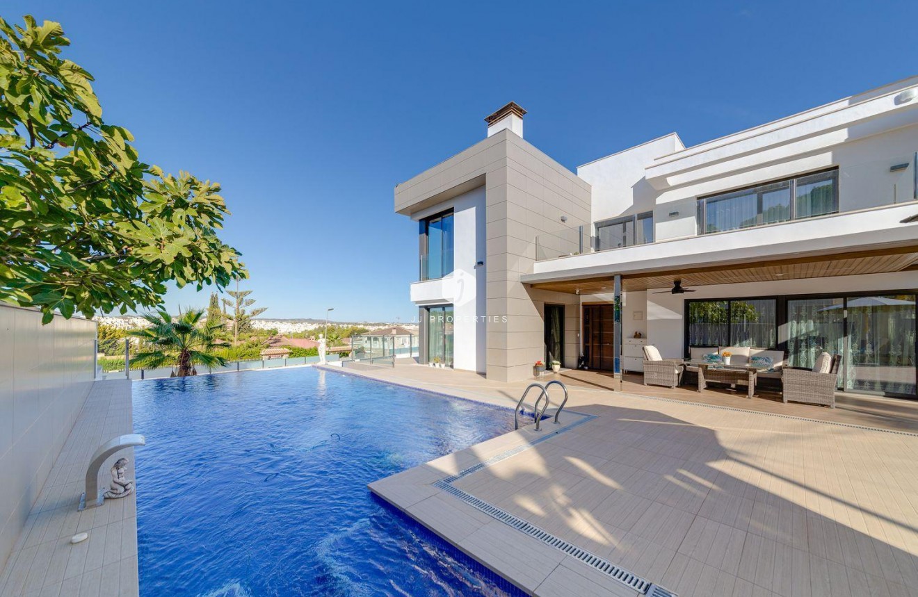 Tweedehands - Villa -
Torrevieja - Costa Blanca