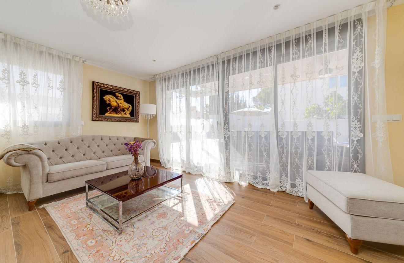 Tweedehands - Villa -
Torrevieja - Costa Blanca