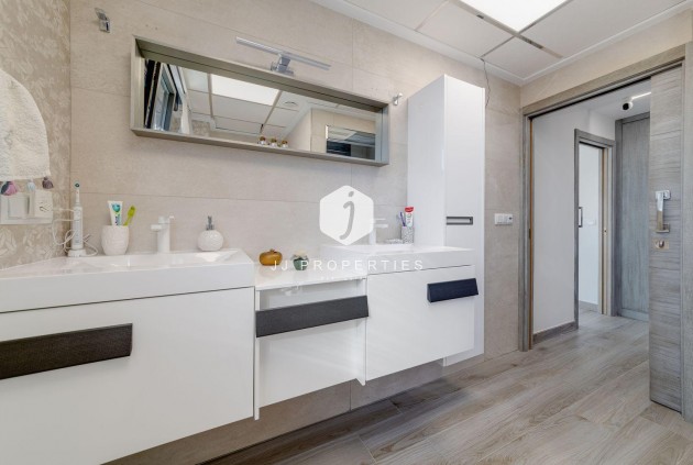 Tweedehands - Villa -
Torrevieja - Costa Blanca