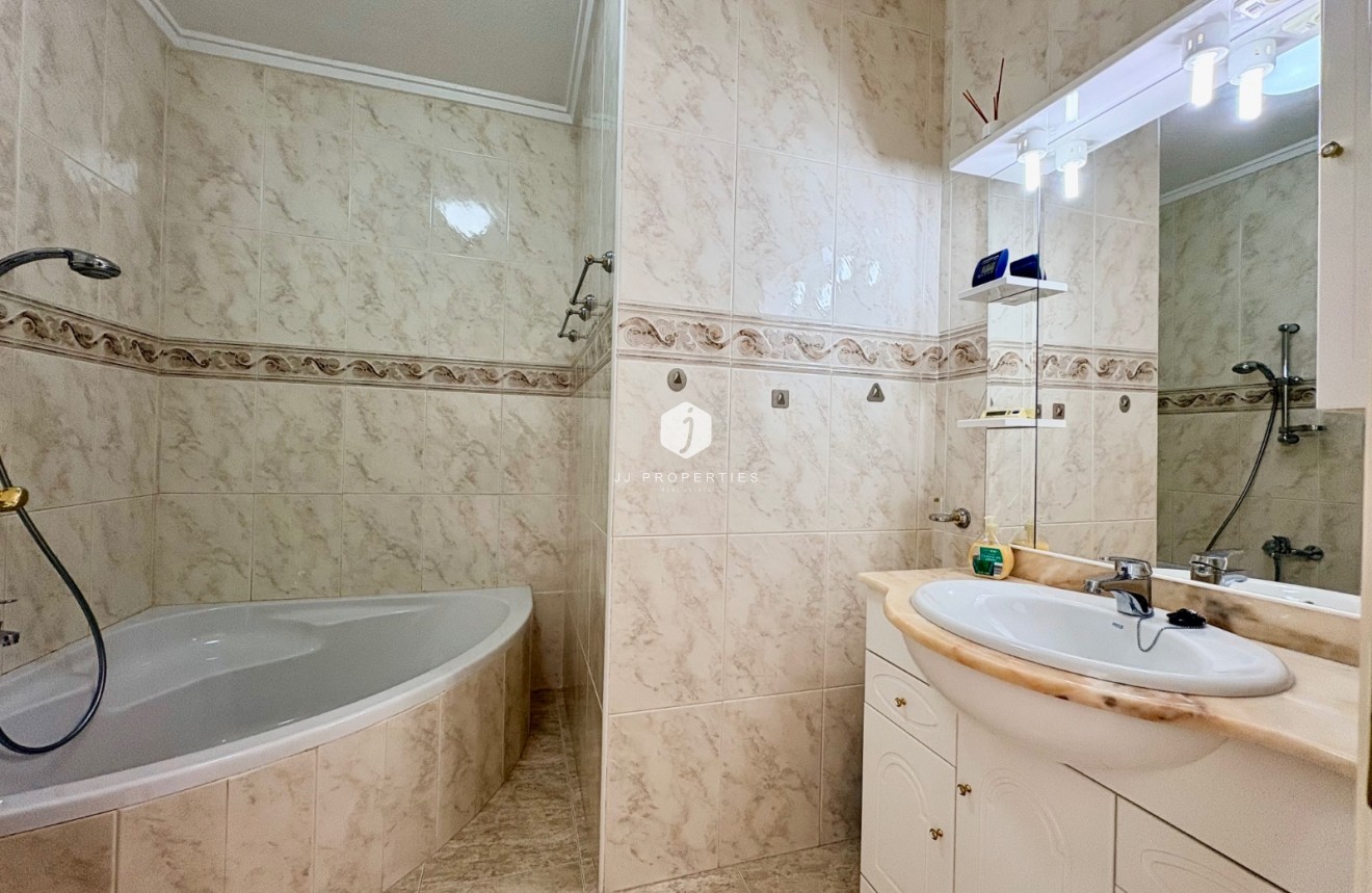 D'occasion - Chalet -
Rojales - Inland