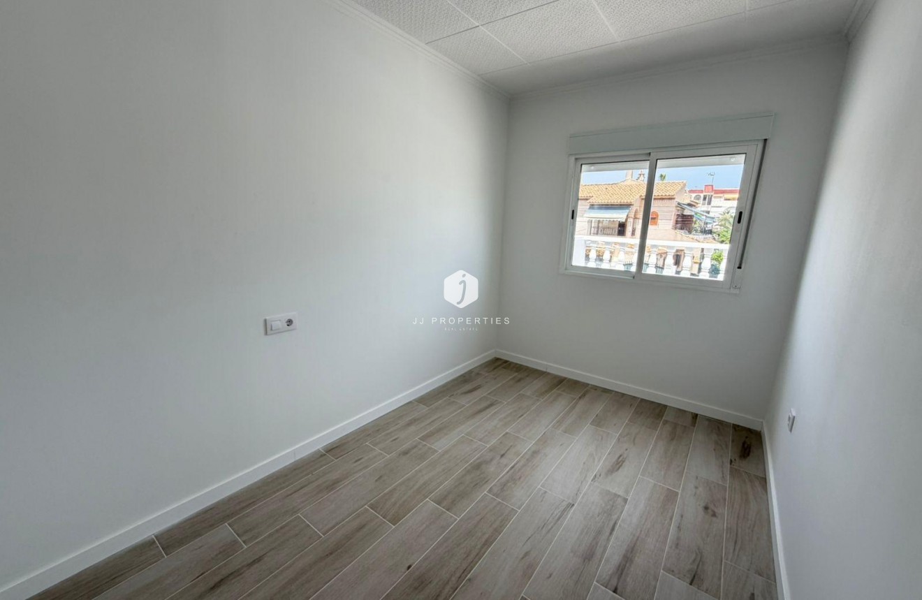 Z drugiej ręki - Szalet -
Torrevieja - Sector 25