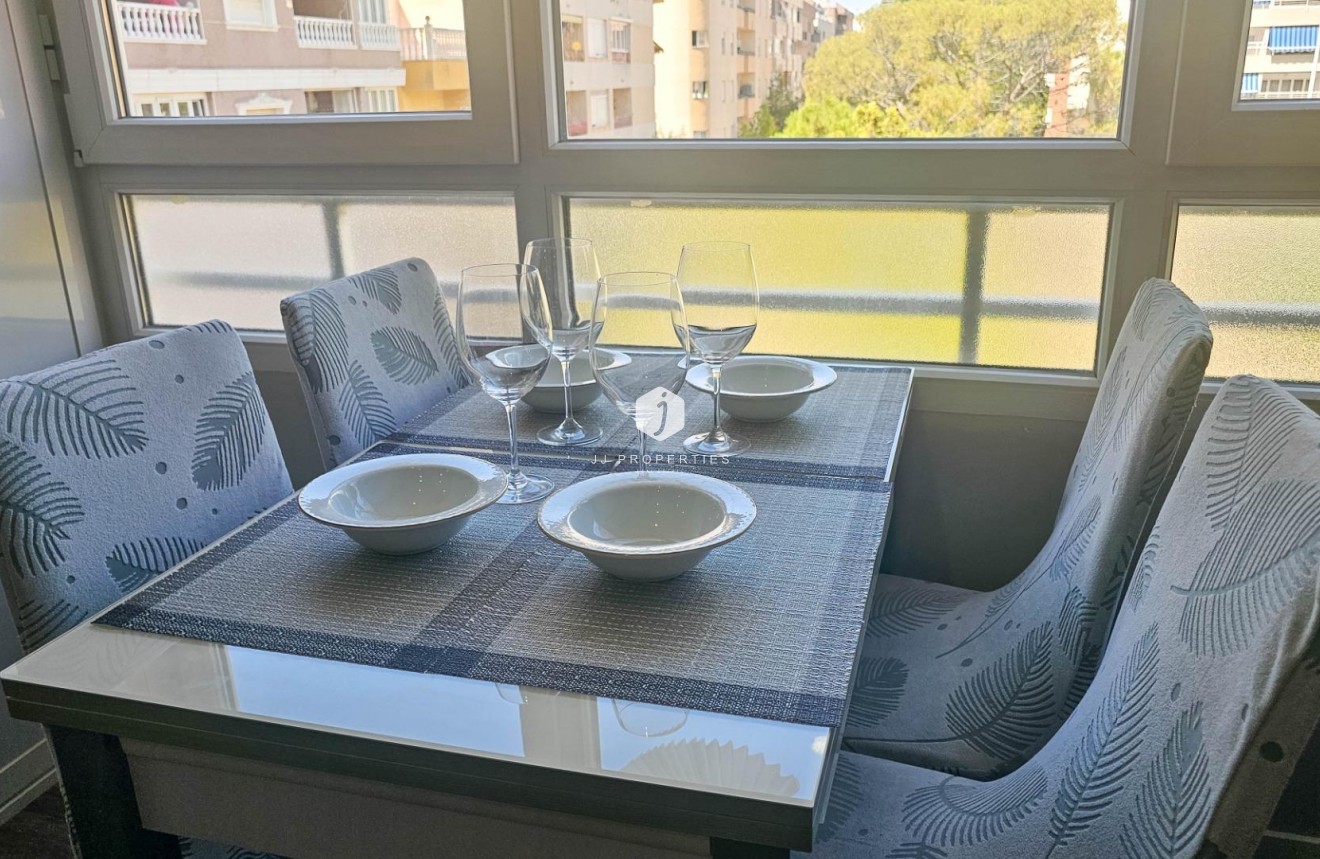 D'occasion - Appartement -
Torrevieja - Playa del Cura
