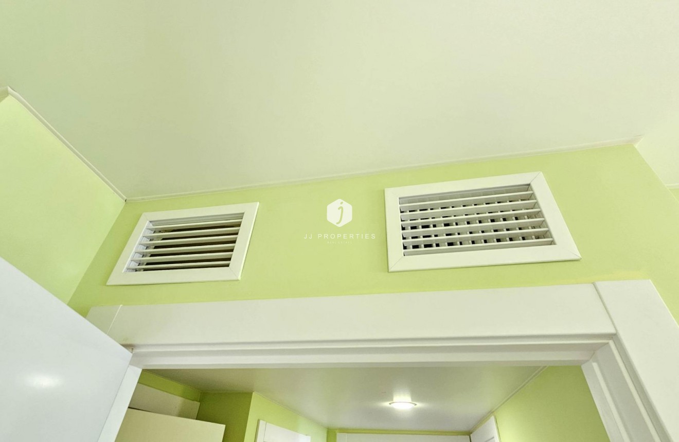 D'occasion - Appartement -
Torrevieja - Playa del Cura