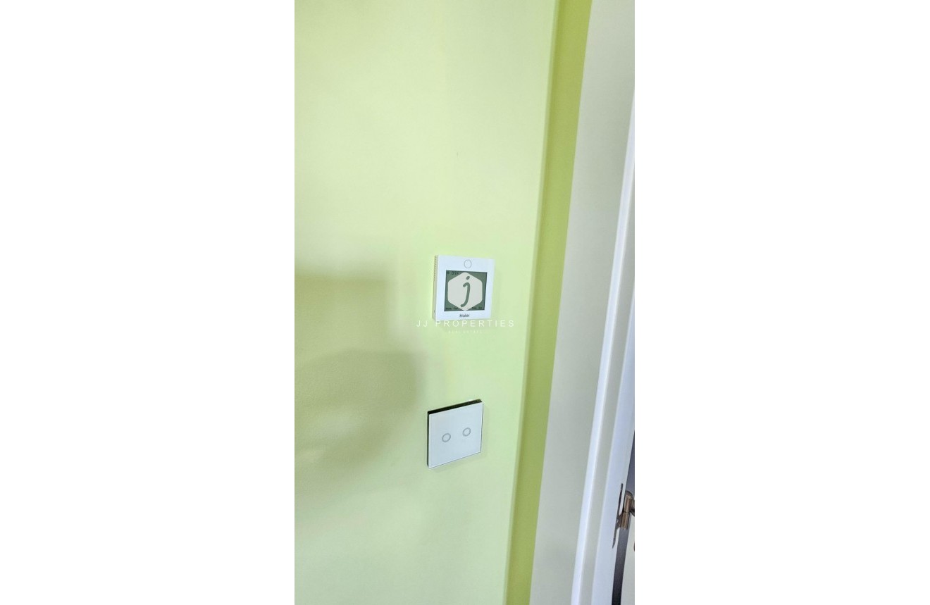 D'occasion - Appartement -
Torrevieja - Playa del Cura