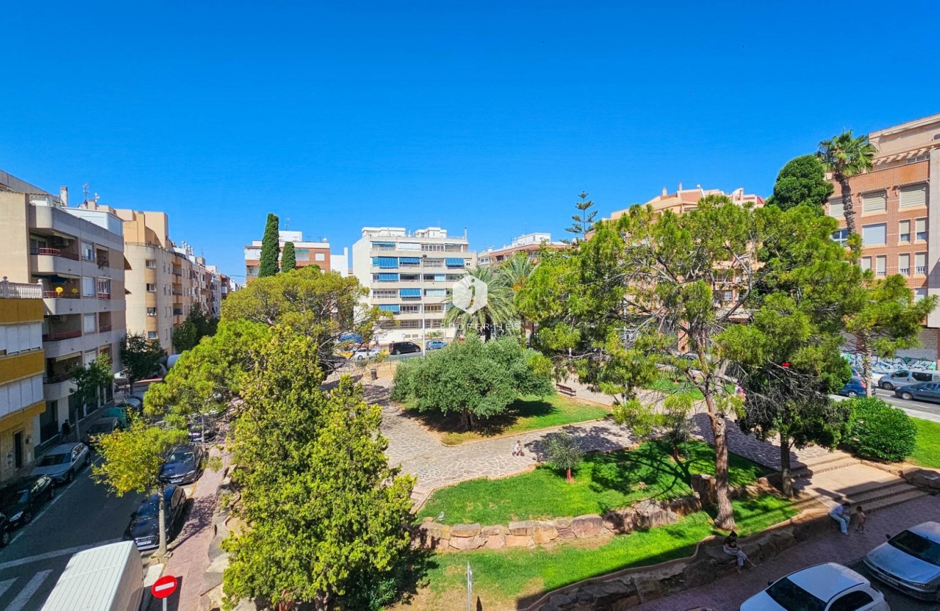 D'occasion - Appartement -
Torrevieja - Playa del Cura