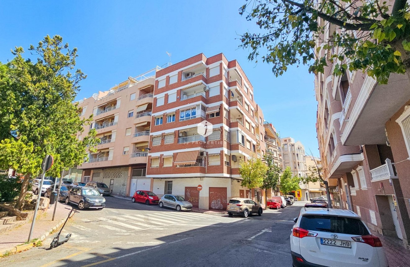 D'occasion - Appartement -
Torrevieja - Playa del Cura