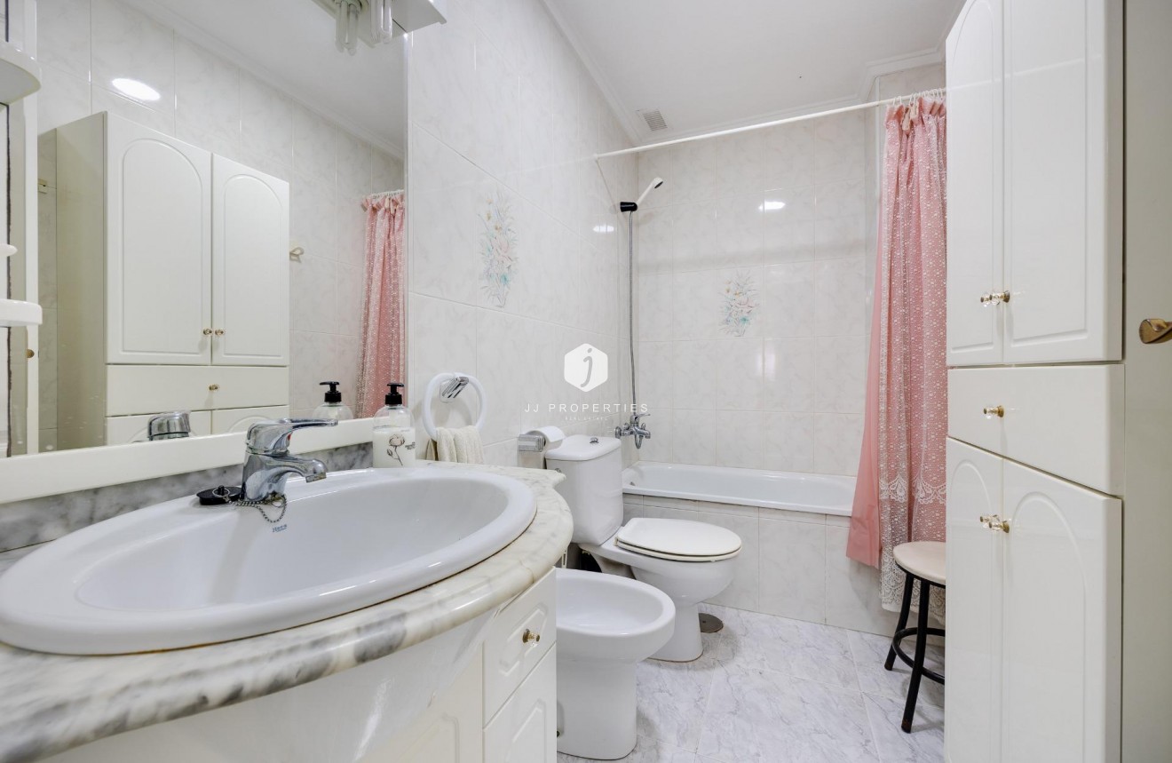 Tweedehands - Appartement / flat -
Torrevieja - Antonio Machado