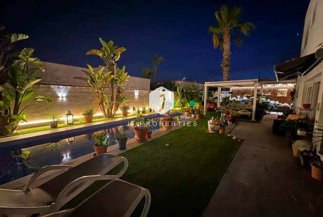 Tweedehands - Villa -
Torrevieja - La Siesta - El Salado - Torreta