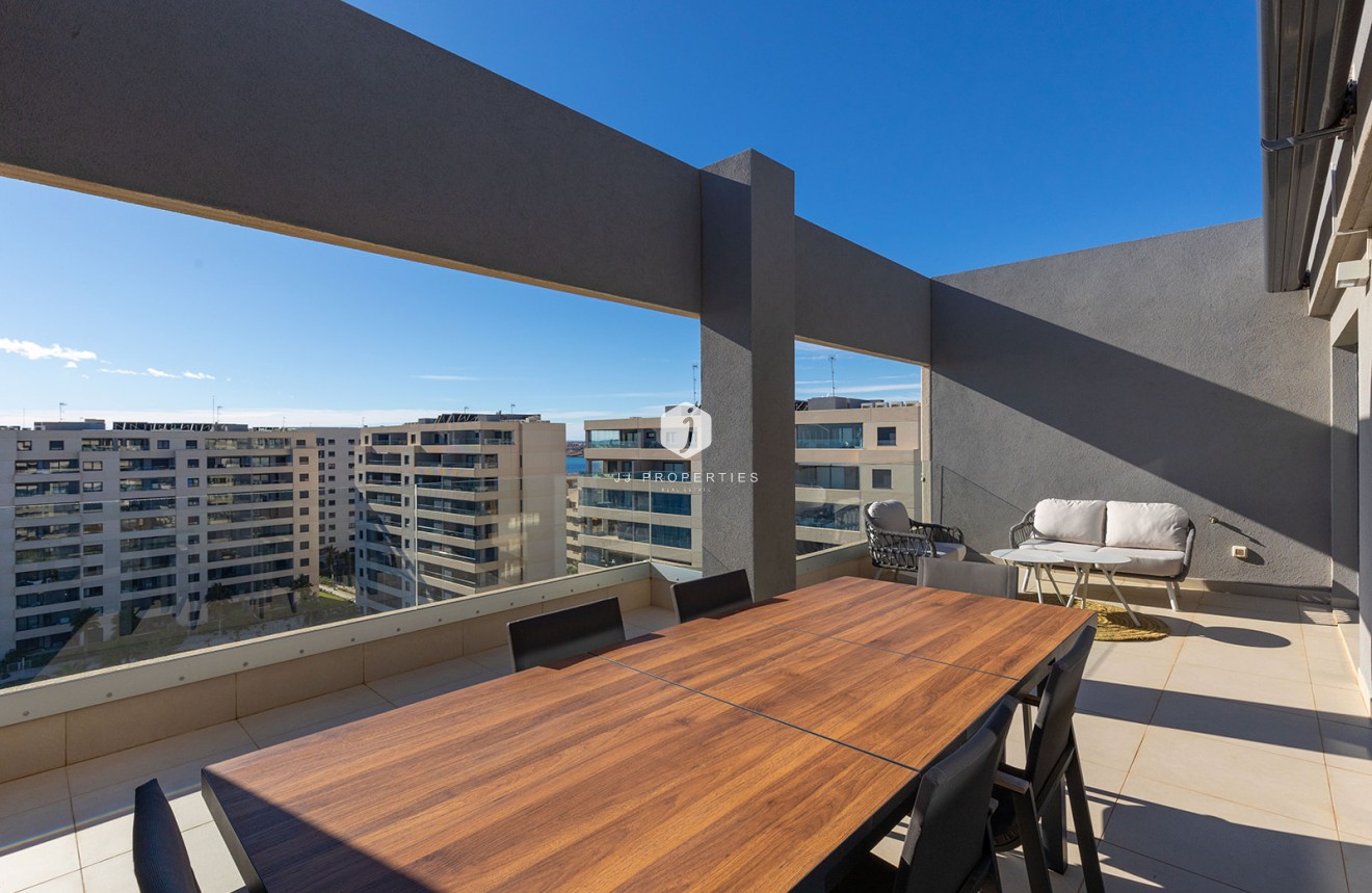 D'occasion - Attique -
Torrevieja - Costa Blanca