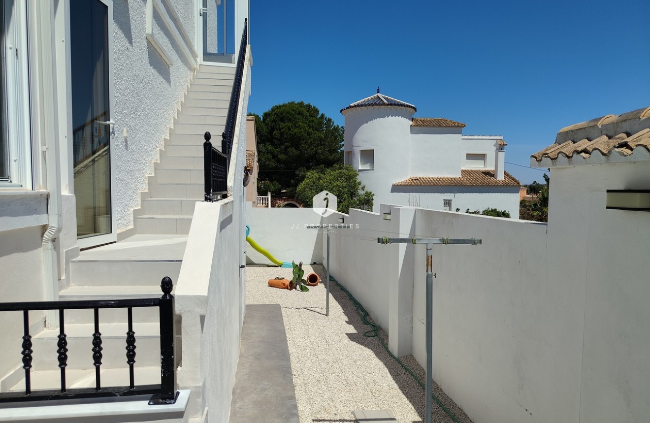 D'occasion - Villa -
San Miguel / Vistabella Golf - Inland