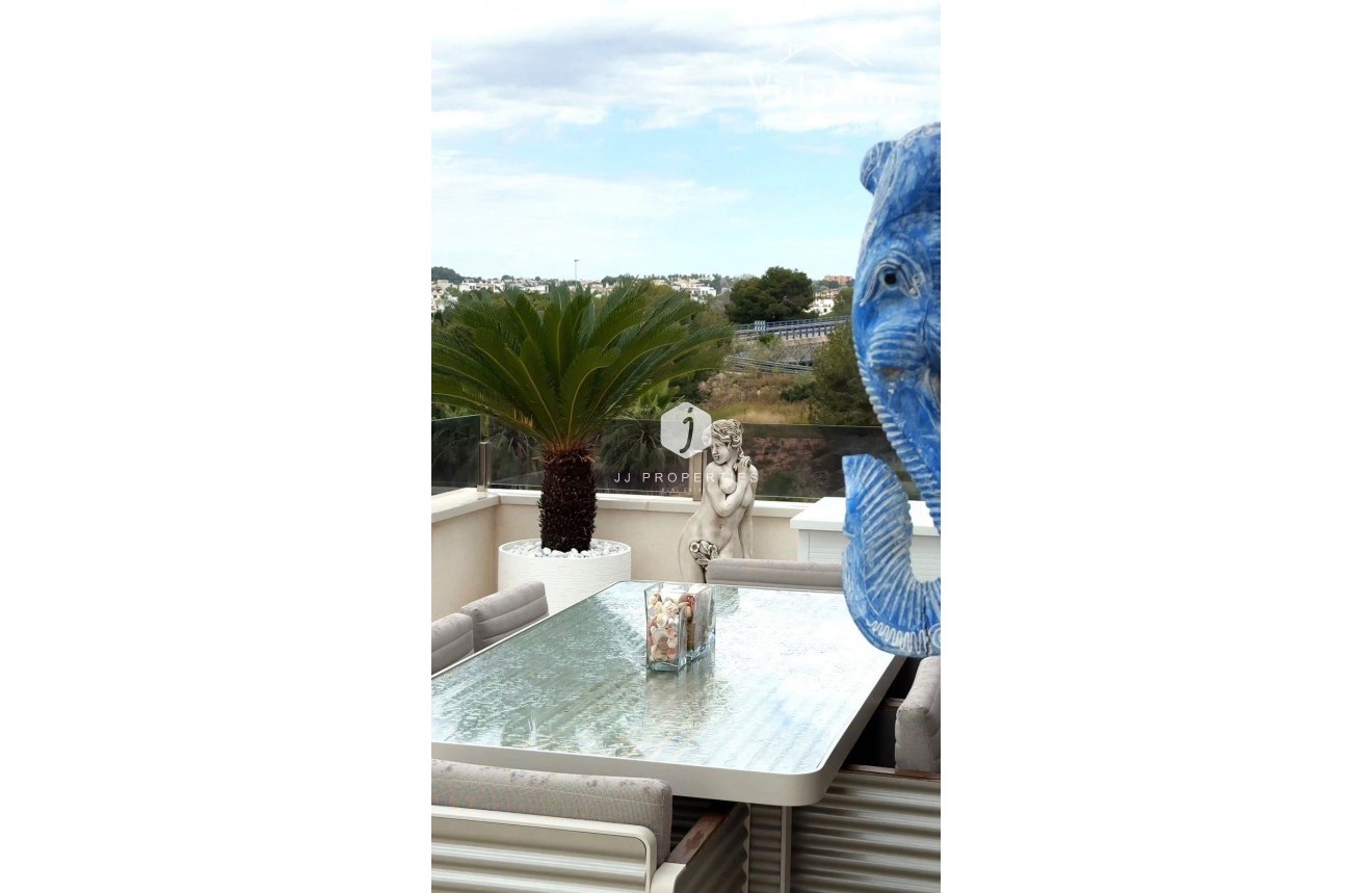 D'occasion - Attique -
Orihuela Costa - Los Almendros-la Florida