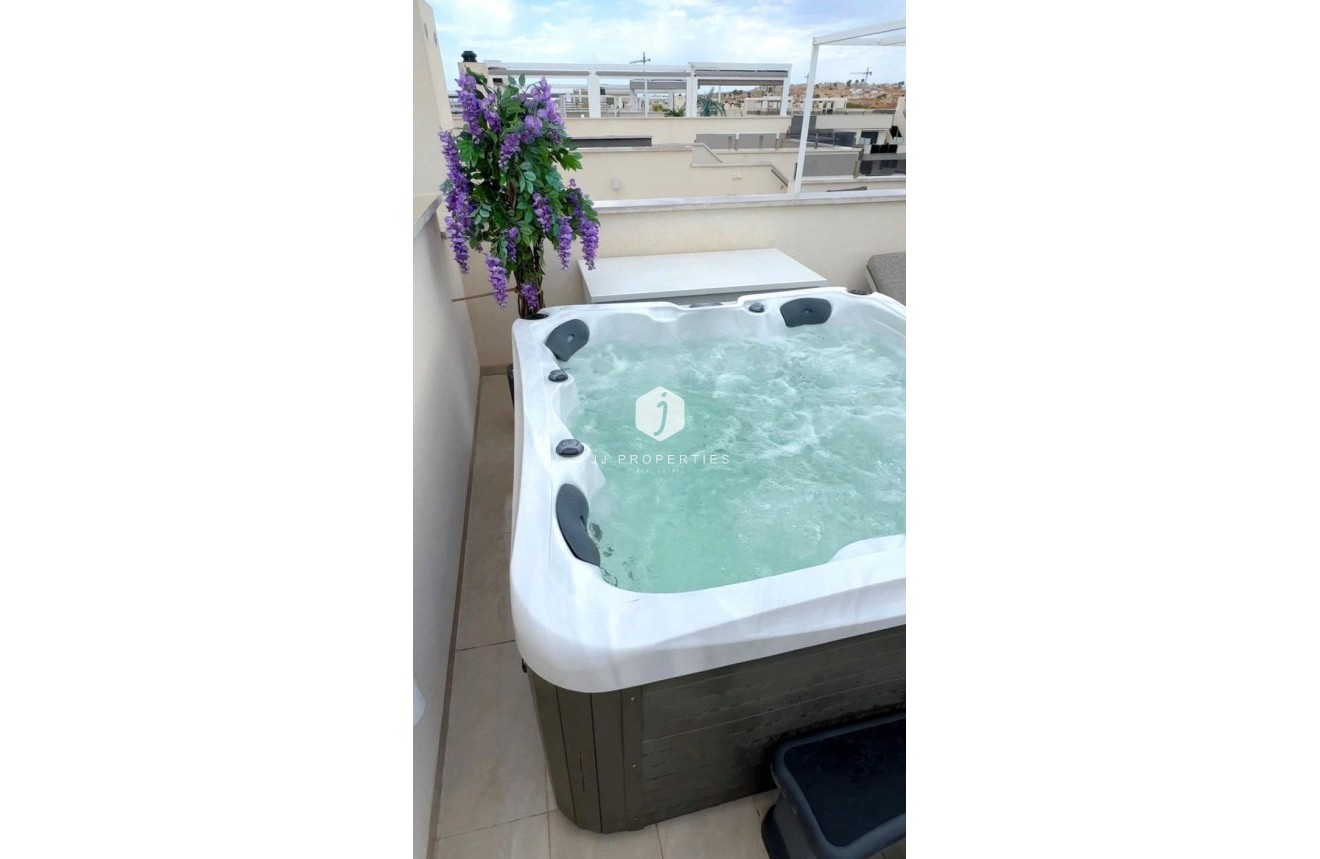 D'occasion - Attique -
Orihuela Costa - Los Almendros-la Florida