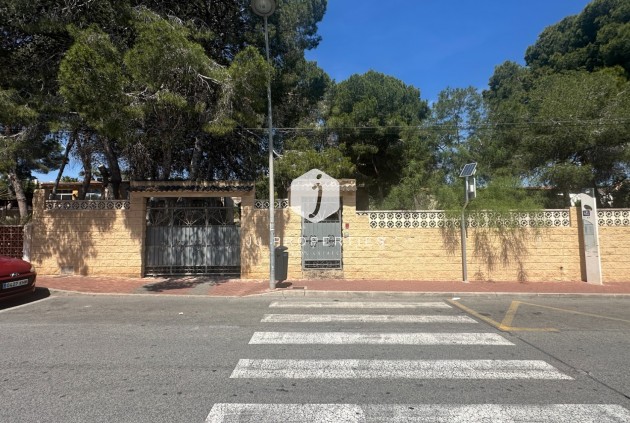D'occasion - Villa -
Torrevieja - Costa Blanca